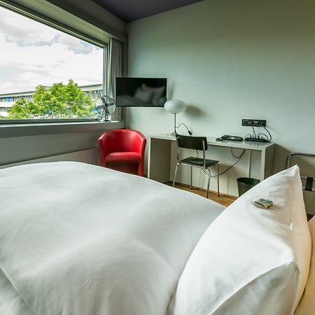 Dasbreitehotel Am Rhein Basel Exterior photo