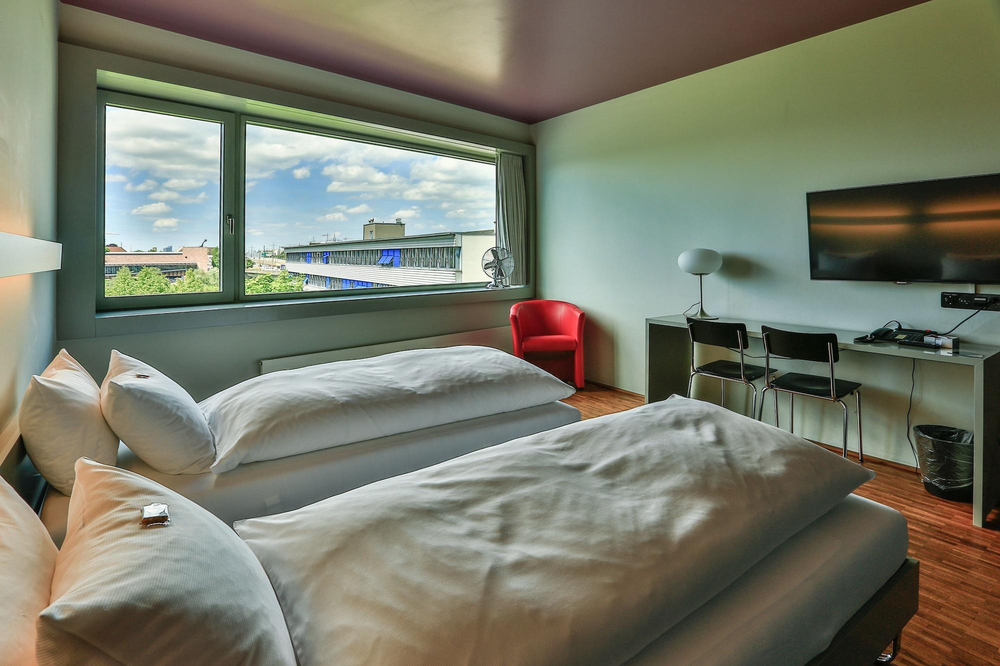 Dasbreitehotel Am Rhein Basel Exterior photo
