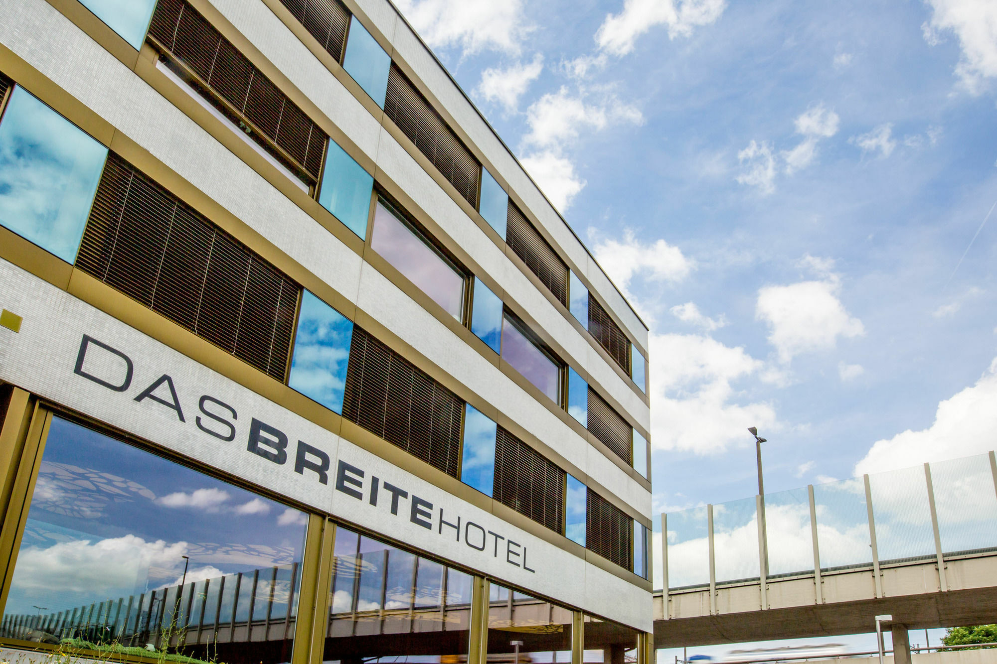 Dasbreitehotel Am Rhein Basel Exterior photo