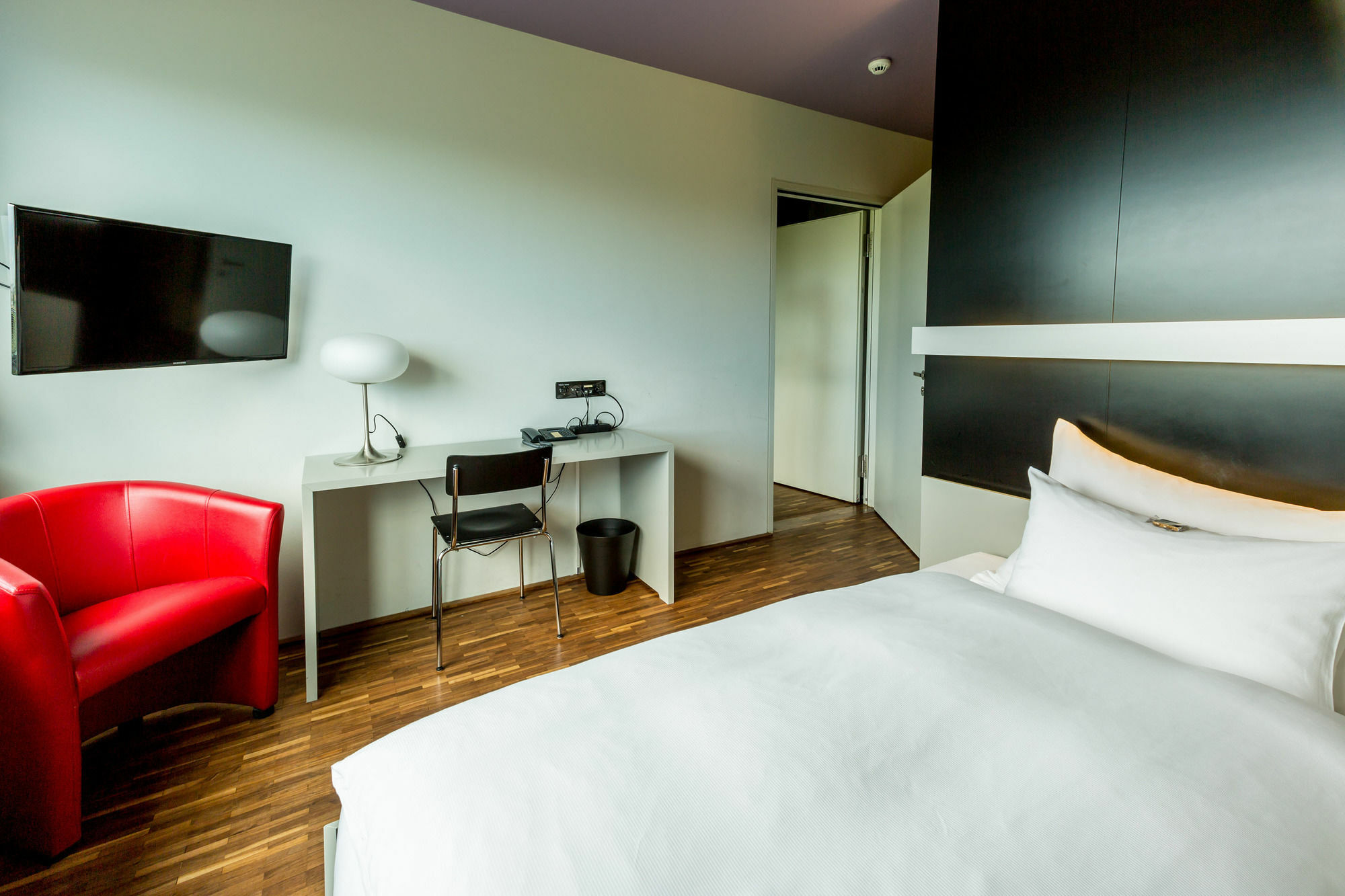 Dasbreitehotel Am Rhein Basel Exterior photo