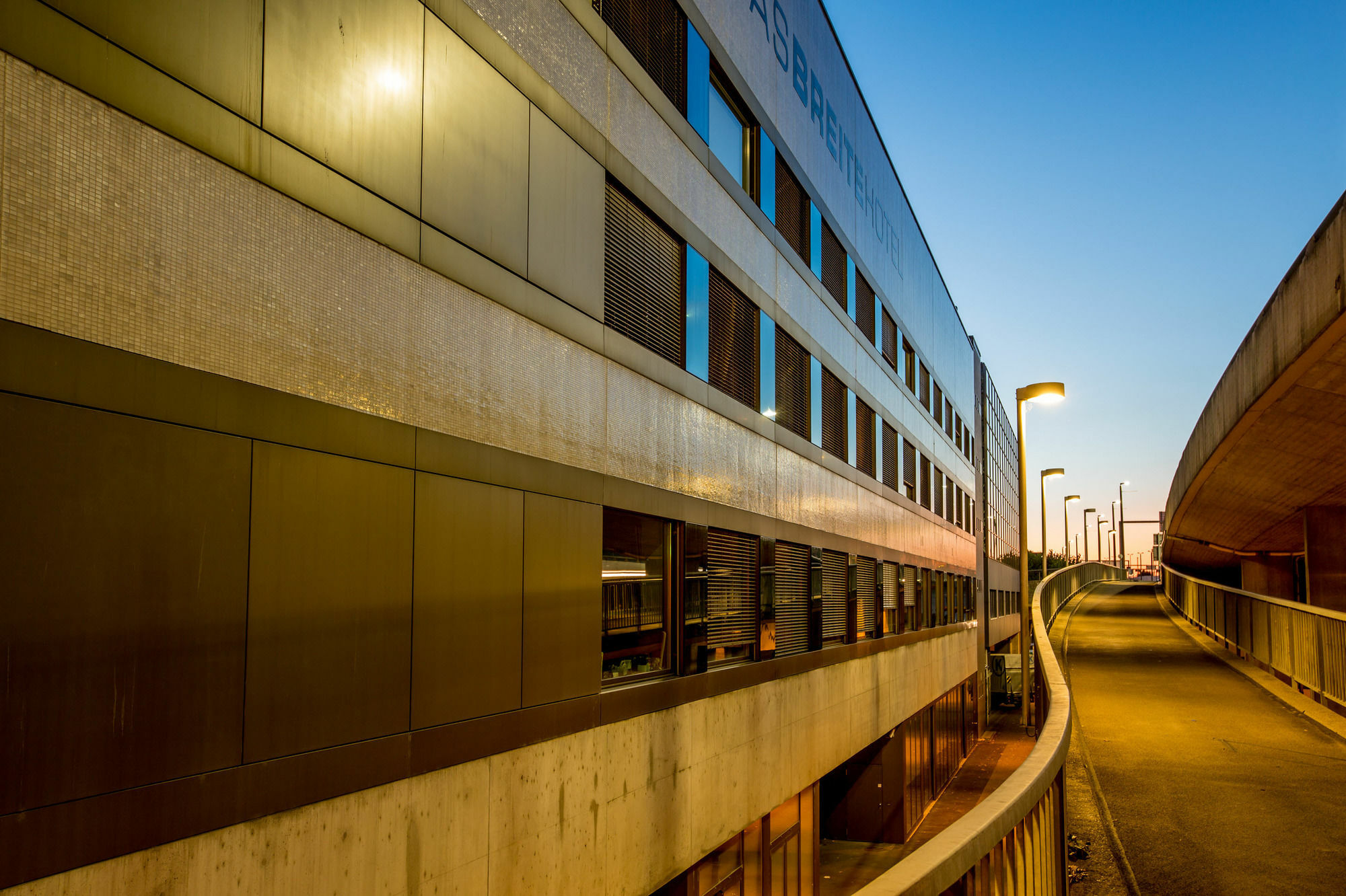 Dasbreitehotel Am Rhein Basel Exterior photo